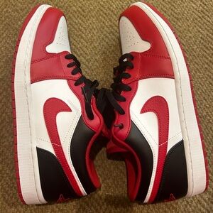 Jordan 1 low reverse black toe
